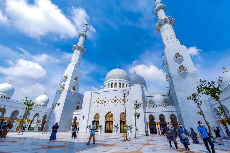 masjid terindah di solo masjid RAYA SHEIKH ZAYED KOTA SOLO