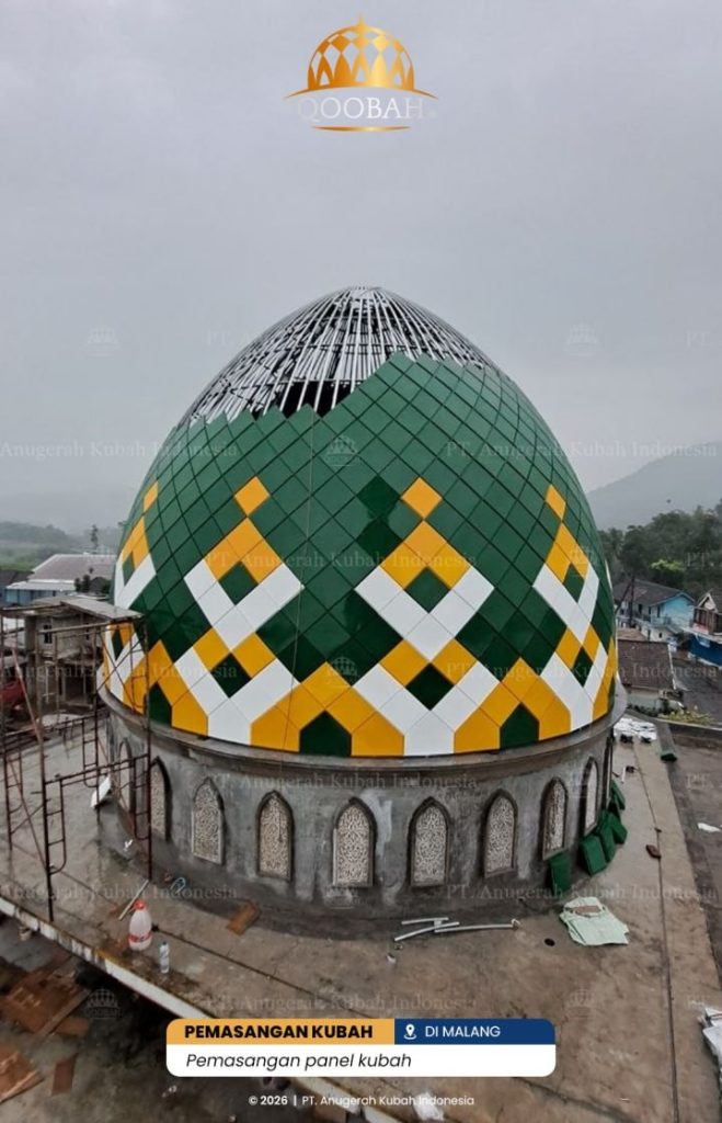 Kubah masjid enamel diameter 2 meter yang sudah terpasang dengan warna mengilap